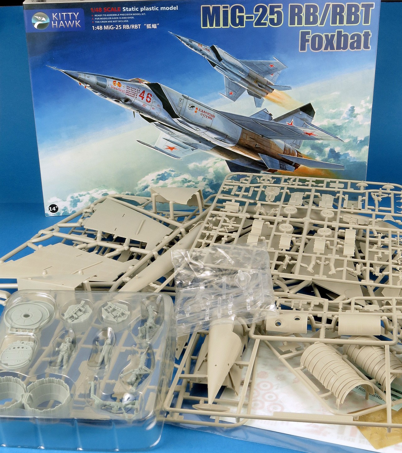 Kitty Hawk KH80113 1/48 MIG-25RB/RBS Foxbat  FREE RESIN FIGURES INCLUDED 